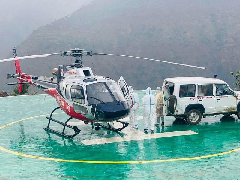 रुकुम पूर्वकी कोरोना संक्रमित महिलालाई हेलिकोप्टर चार्टर गरेर पोखरा लगियो 